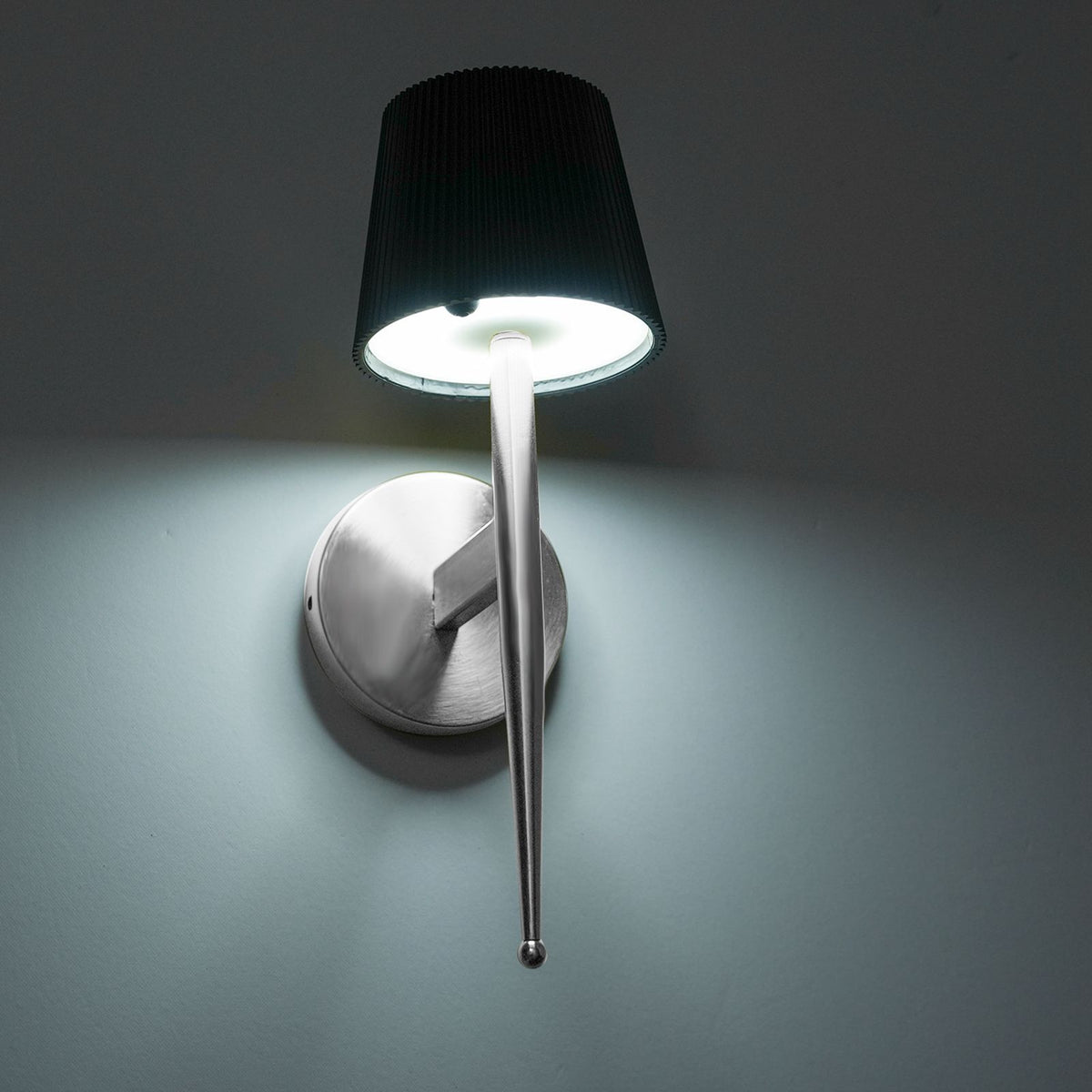 Modern Decorative Wall Sconce Solar-powered Wall Light Indoor Outdoor Wall Lighting Fixture Wall-mounted Lamp for Living Room Beadroom Study Porch Yard