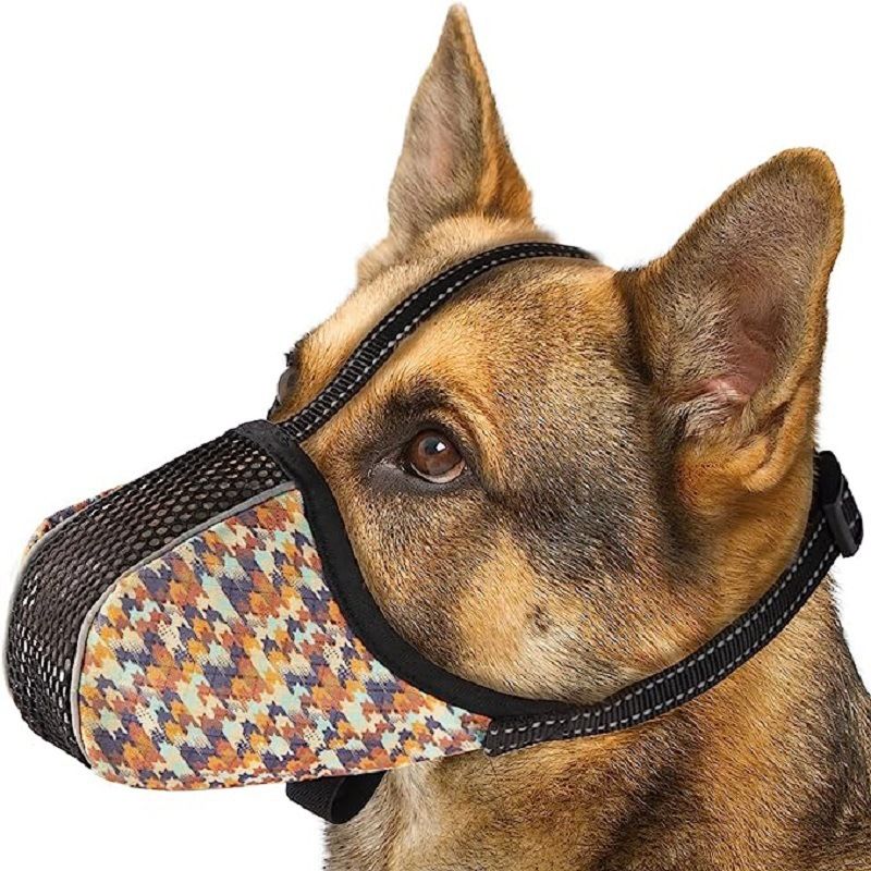 Adjustable Long-Snout Dog Muzzle with Breathable Mesh Front and Reflective Straps, Printed Fabric Sides, Anti-Biting and Anti-Scavenging Mouth Cover for Outdoor Walks, Fits Small to Large Long-Nosed Breeds (Green Check, M)