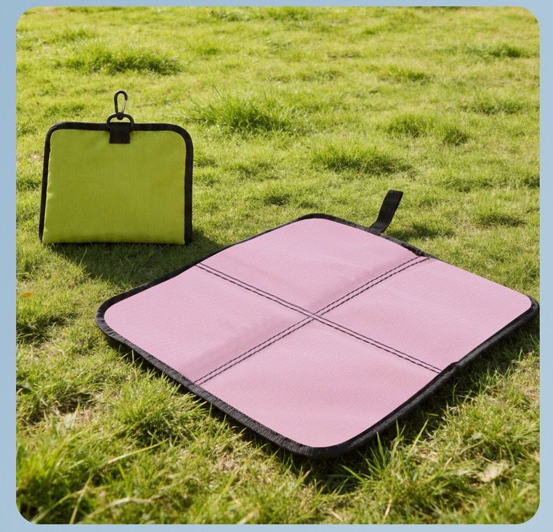 Ultralight Portable Folding Seat Cushion – Waterproof, Tear-Resistant PU Outdoor Mat for Hiking, Camping, Picnics, and Park Relaxation with Carabiner Clip and Compact Foldable Design (Green)