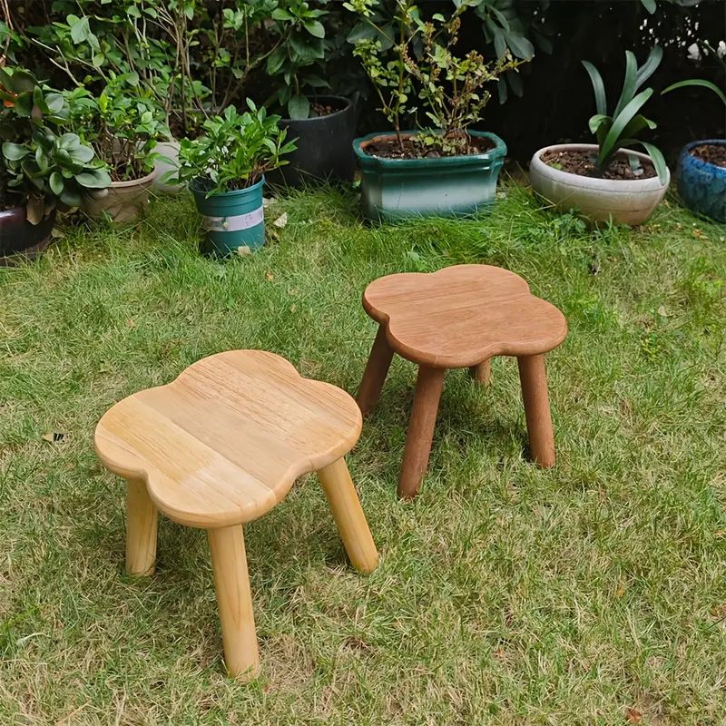 Versatile Solid Wood Low Stool with Flower-Shaped Seat for Entryway, Living Room, Patio, and Kids' Seating (Walnut, L(30*30*28cm))