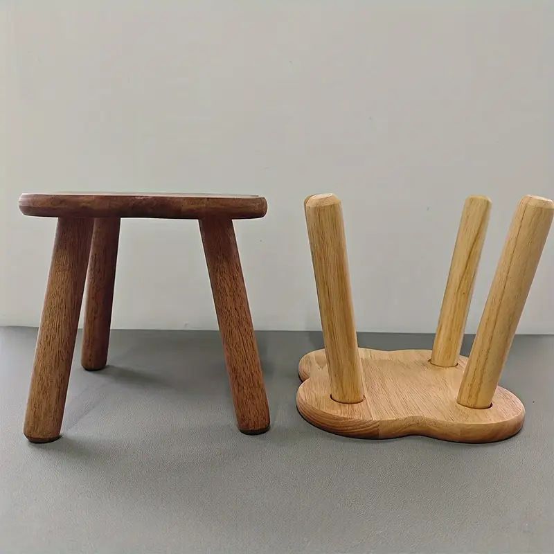 Versatile Solid Wood Low Stool with Flower-Shaped Seat for Entryway, Living Room, Patio, and Kids' Seating (Walnut, L(30*30*28cm))