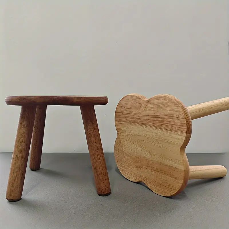 Versatile Solid Wood Low Stool with Flower-Shaped Seat for Entryway, Living Room, Patio, and Kids' Seating (Walnut, L(30*30*28cm))