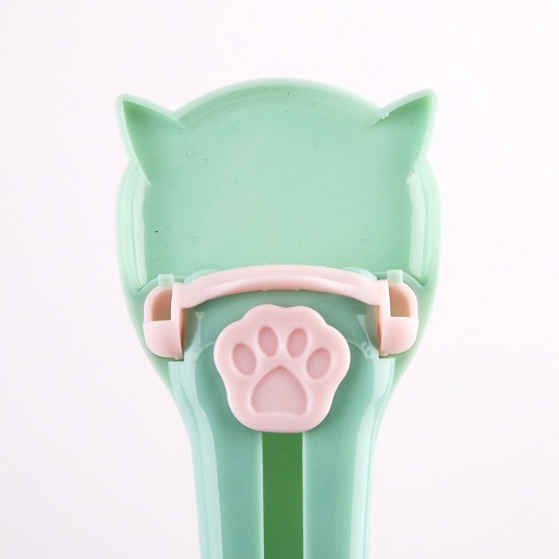 Cat Treat Paste Dispenser Spoon with Cat Paw Push Button – Portable Squeeze Feeder for Wet Food, Mess-Free Outdoor Use, Easy Clean Food-Grade PP, Cute Ear-Shaped Scoop Design (Pink)