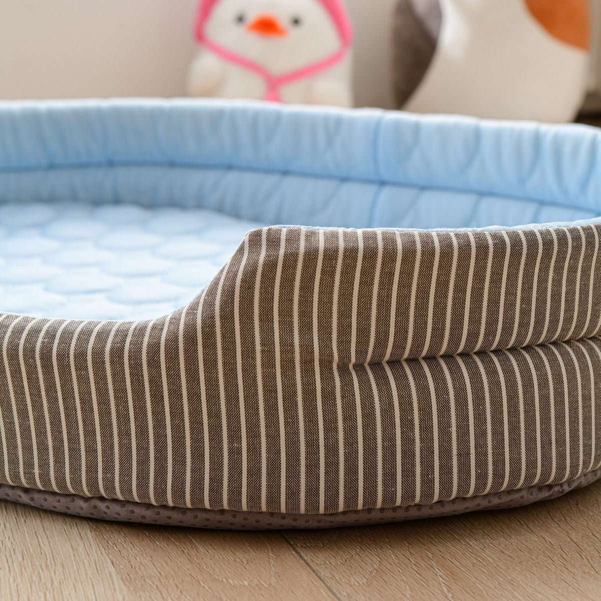 Cooling Ice Silk Pet Bed for Small Dogs and Cats, Breathable Summer Nest with Washable Cushion, Anti-Slip Bottom, Indoor Lounging and Resting (Pink, L(70*58cm))