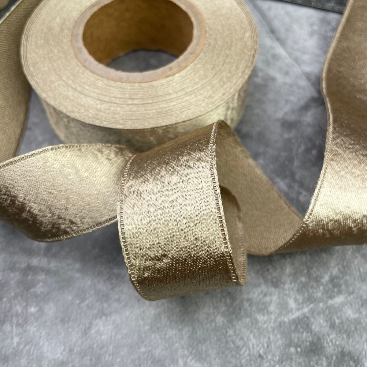 Velvet Wired Ribbon Metallic Crushed Velvet Christmas Ribbon for Wrapping Christmas Tree Crafts, Wreath Decoration （2pcs）