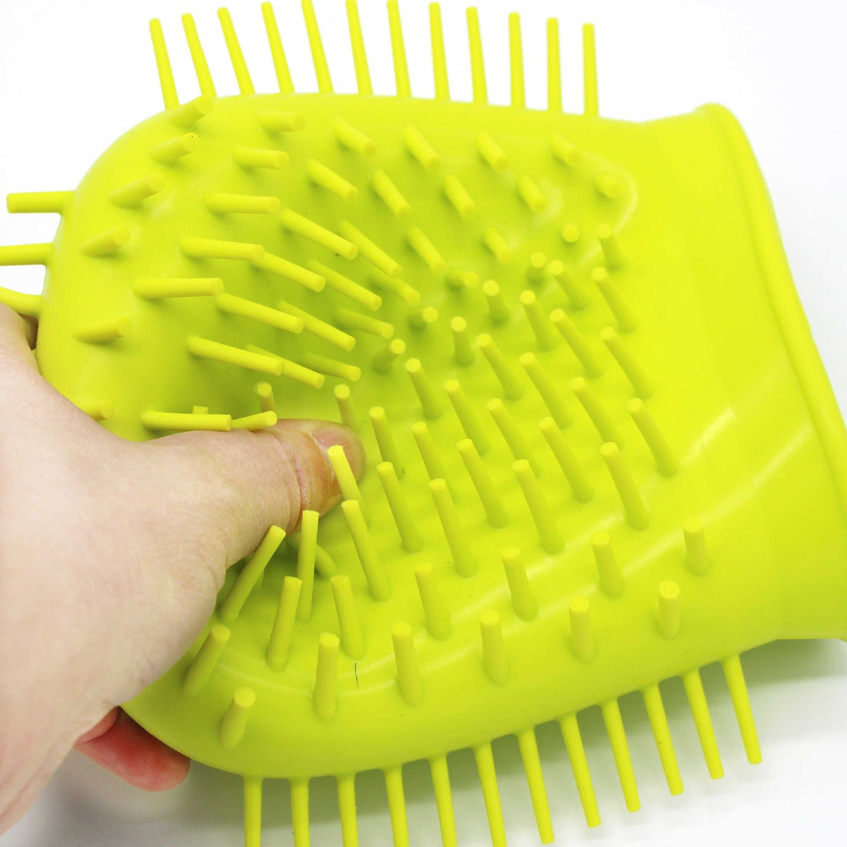 Dog Paw Cleaner Cup with Towel Pet Foot Washer Protable Dog Cleaning Brush for Puppy Cats Massage Grooming Dirty Claw (Green)