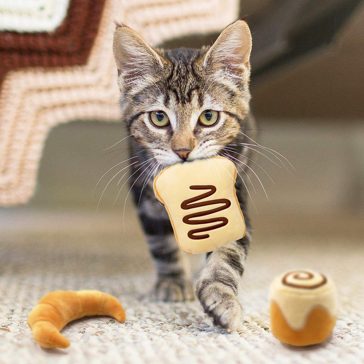 Cats Interactive Toys for Cat Lover Gifts Kitten Chew Bite Kick Toys Baguette Croissant Pretzel Toast Bun Cinnamon Roll Plush