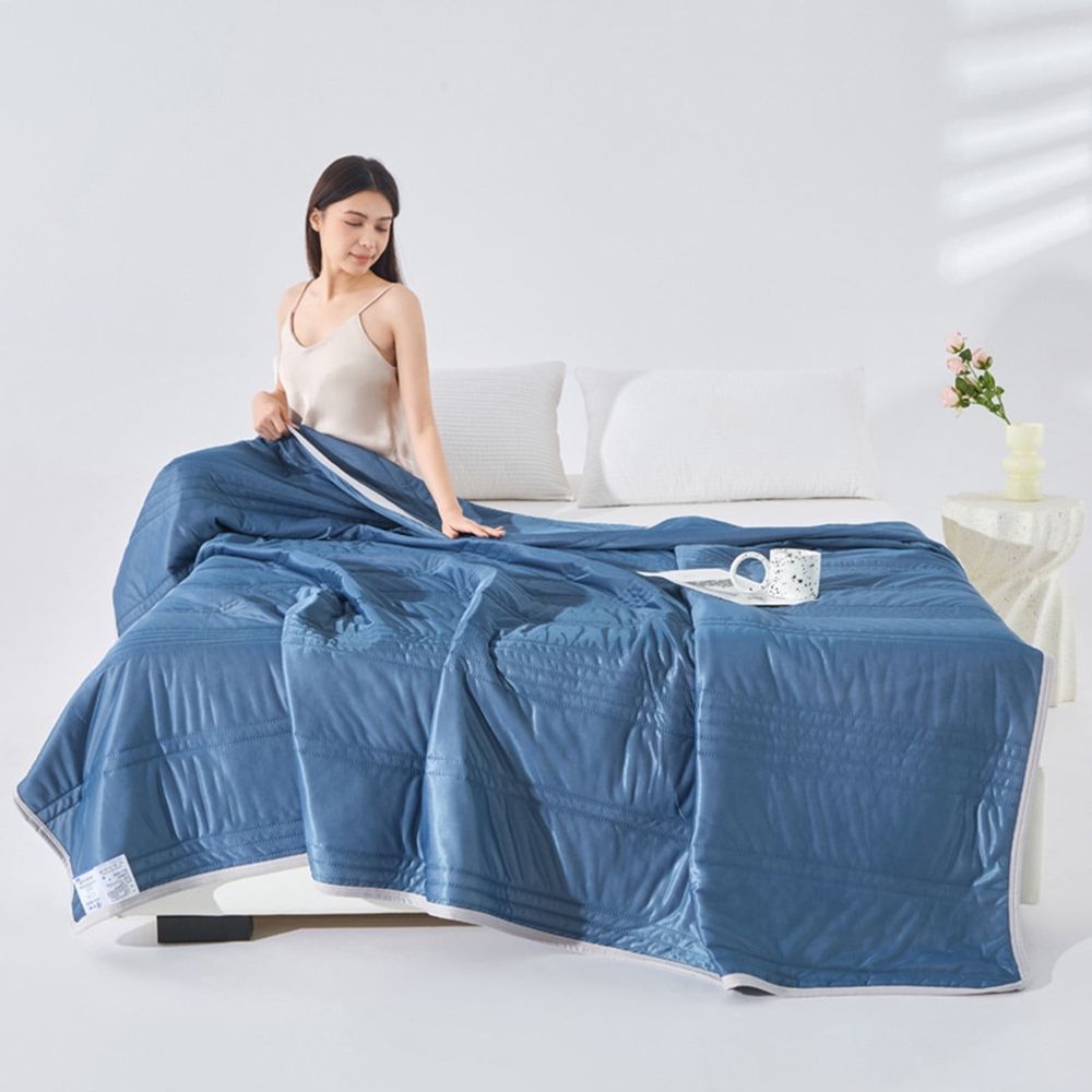 Polyester Summer Quilt Cooling Blanket - Lightweight Air Conditioning Bedspread Soft Breathable Throw for Bed Couch - Machine Washable Coverlet for Home Bedroom Guest Room - 39x27.5 Inches