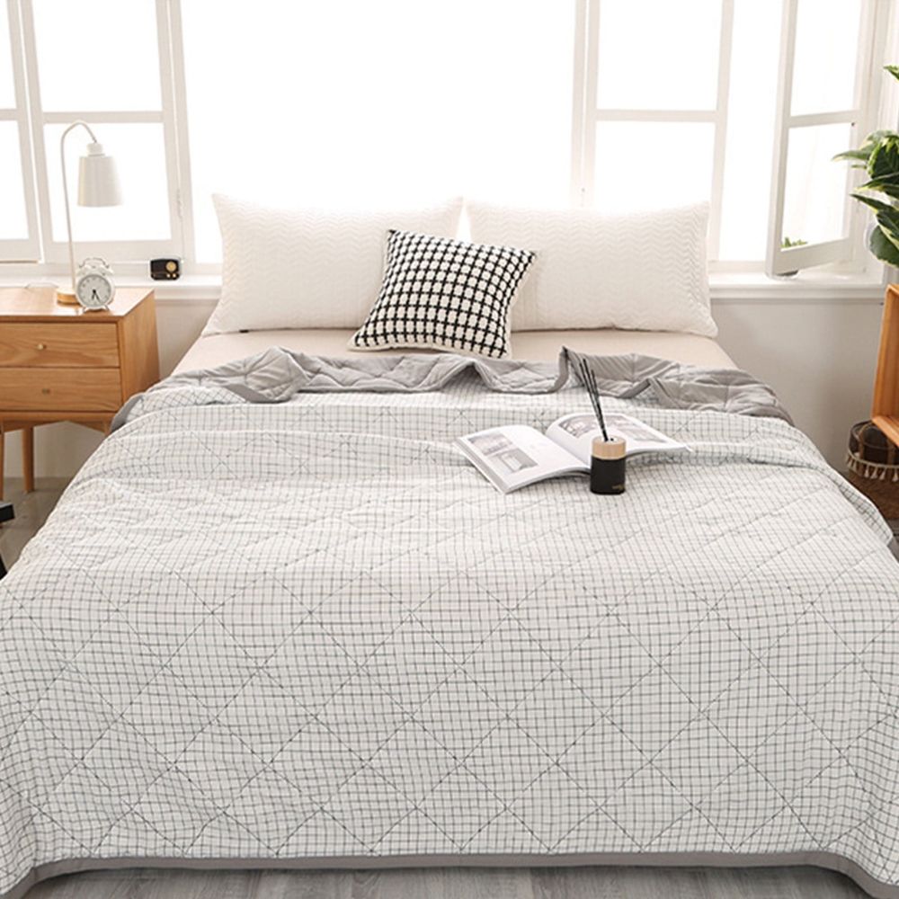 Cooling Comforter, Grey Cooling Blanket Size, Cooling Duvet for Hot Sleeper, Breathable Summer Quilt, Lightweight Soft Q-Max>0.4 Arc-Chill Cool Comforter,78.74x59.05in White