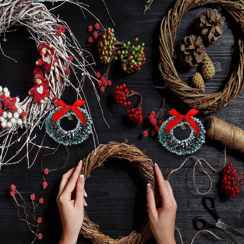 20PCS Mini Christmas Wreaths Artificial Christmas Wreath Miniature Frost Sisal Christmas Tree Wreaths for Christmas Tree Hanging Arts and Crafts Décor