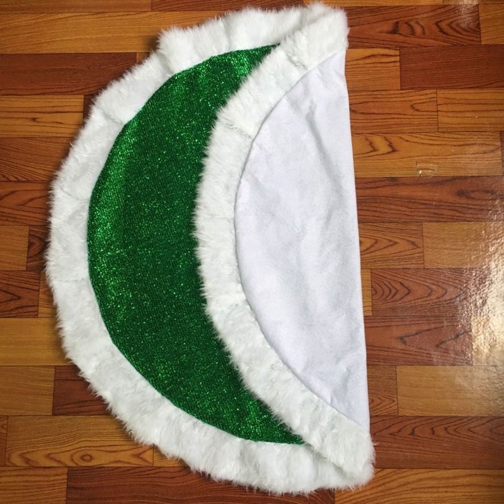 Minimalist Green Plush Christmas Tree Skirt Comfortable Texture for Home and Store