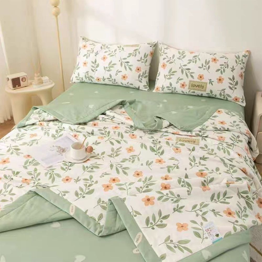 Dorm Room Summer Quilt for Students - Lightweight Breathable Bed Cover - Washable Cotton Quilt for Campus Living and Sleep