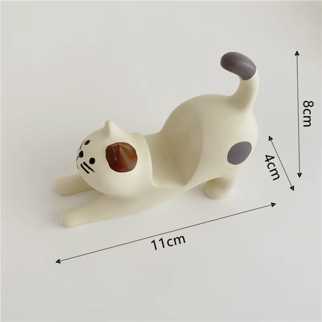 Lazy Cat Desktop Phone Stand Black  Tablet Universal Stand Decoration，Cream Cat with Brown Ear Patch Smartphone Stand
