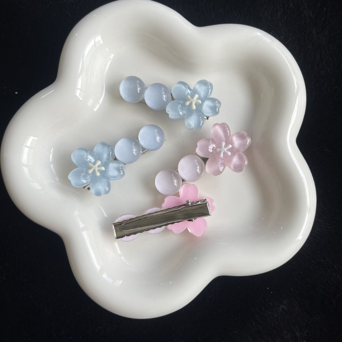 4PCS Flower Decoration Charms, Cute Daisy Charm Gift for Toddler Girls Kids Teens Women Adults-blue+pink