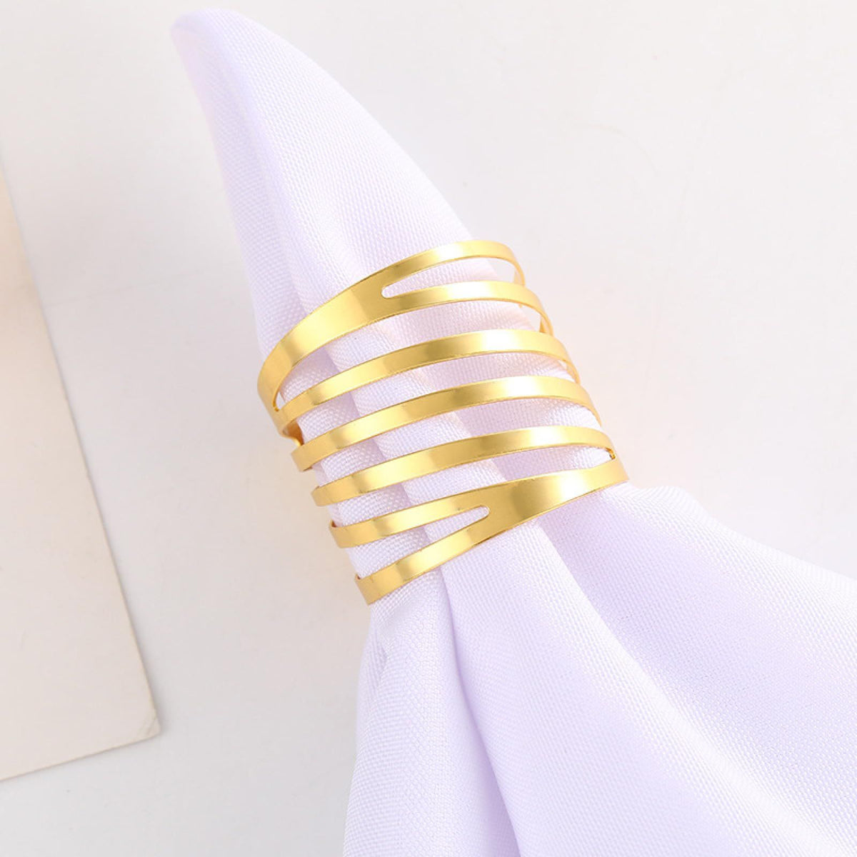 Gold Napkin Rings, Hollow Napkin Ring Holder for Wedding Christmas Family Gathering Table Decoration