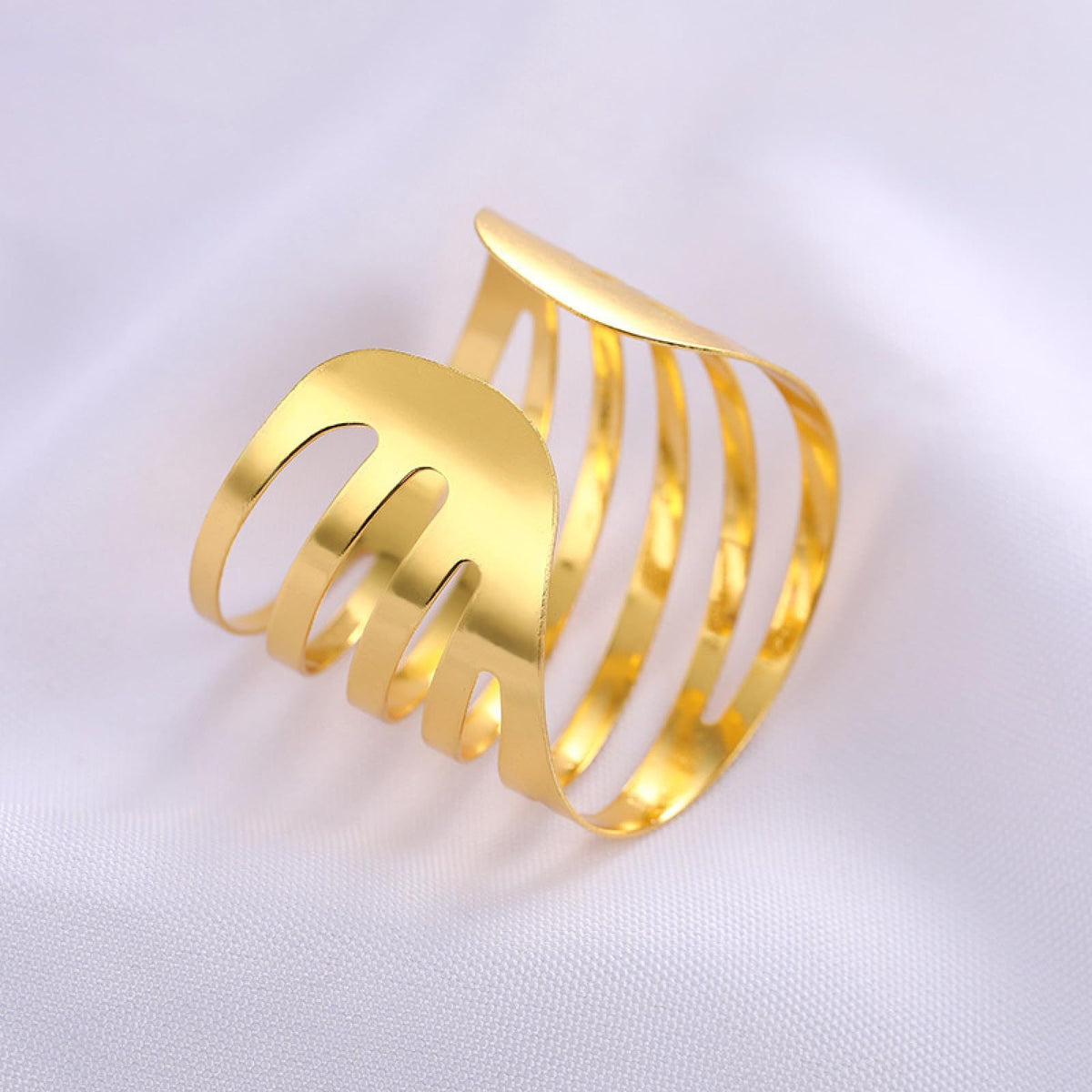 Gold Napkin Rings, Hollow Napkin Ring Holder for Wedding Christmas Family Gathering Table Decoration