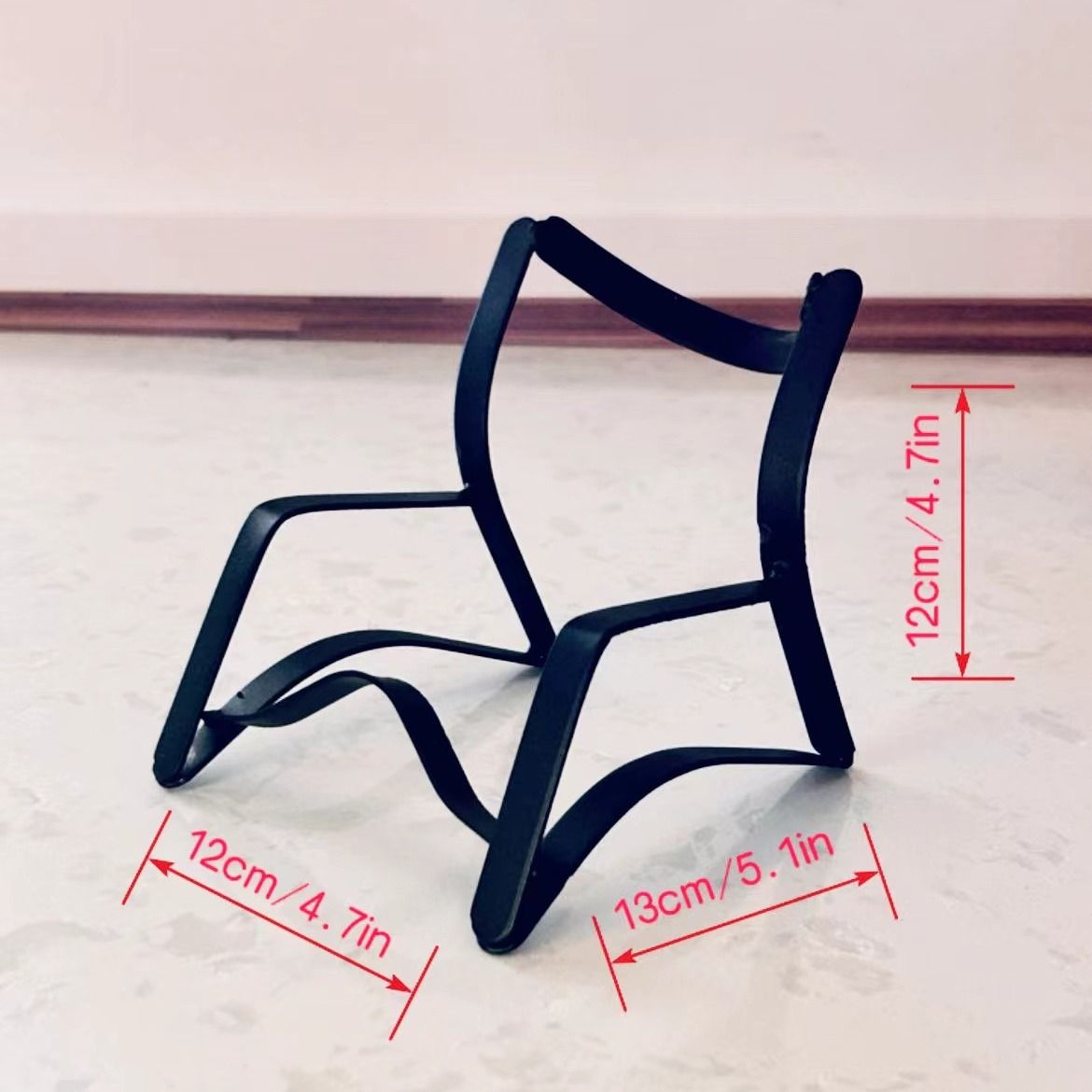 Single Wine Holder Stand for Tabletop Display, Simple Style Steel Wire Rack Modern Black Metal Wine Organizer for Home