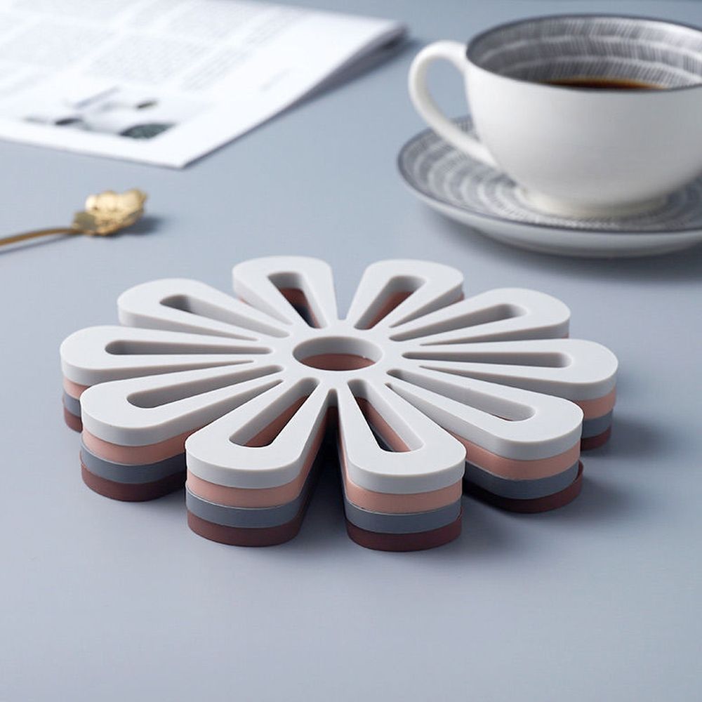 4 silicone heat-resistant placemats - circular anti slip mats for hot dishes, pots, and cups