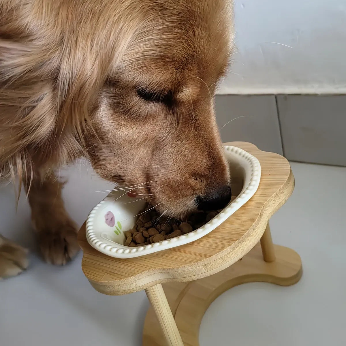 Ceramic Pet Feeder with Wood Stand | Tilted Cat Bowl for Comfortable Eating, Anti-Tip Design（Zhu Dian ai Xin wan）