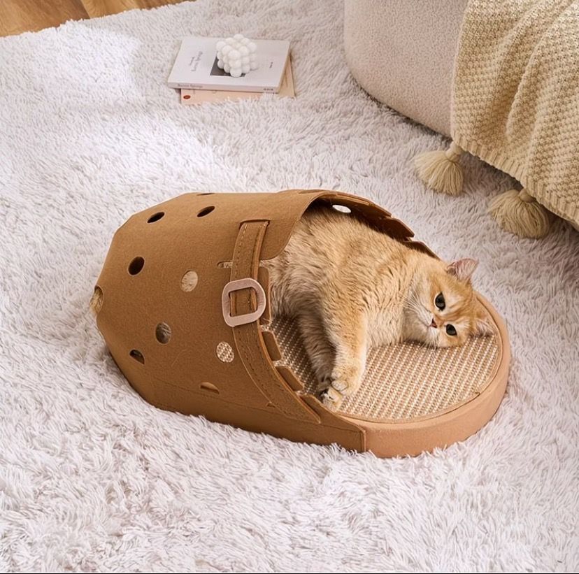 Brown Slipper Cat Scratcher Board with Jute Mat