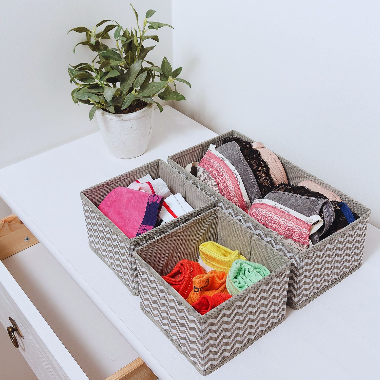 GOMINIMO 8 Set Foldable Clothes Storage Organizers in 3-Size (Stripe) GO-COZ-102-JX