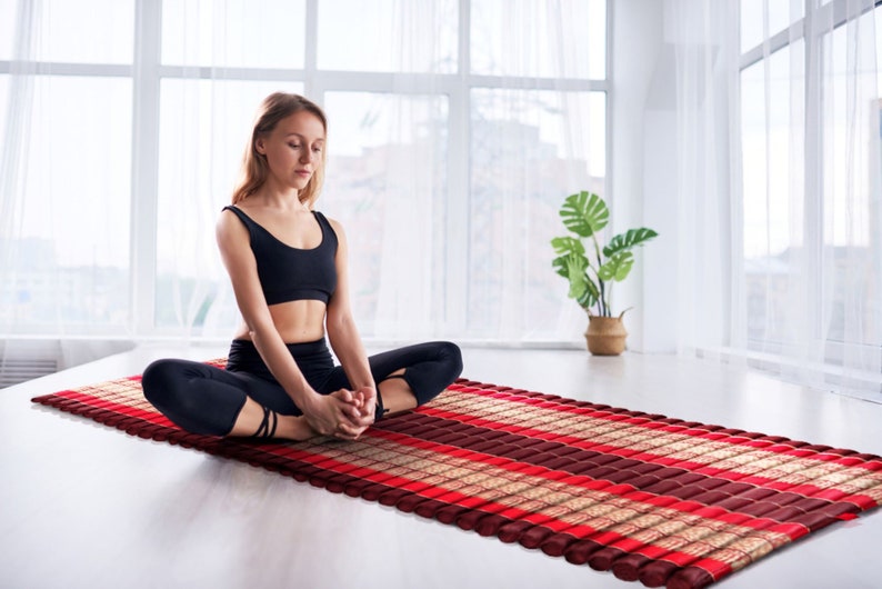 Day bed Roll Out Mattress XL Large Foldout Mat relaxation day bed camping or Yoga Matt Natural Kapok Filled RED 120cm x 200cm