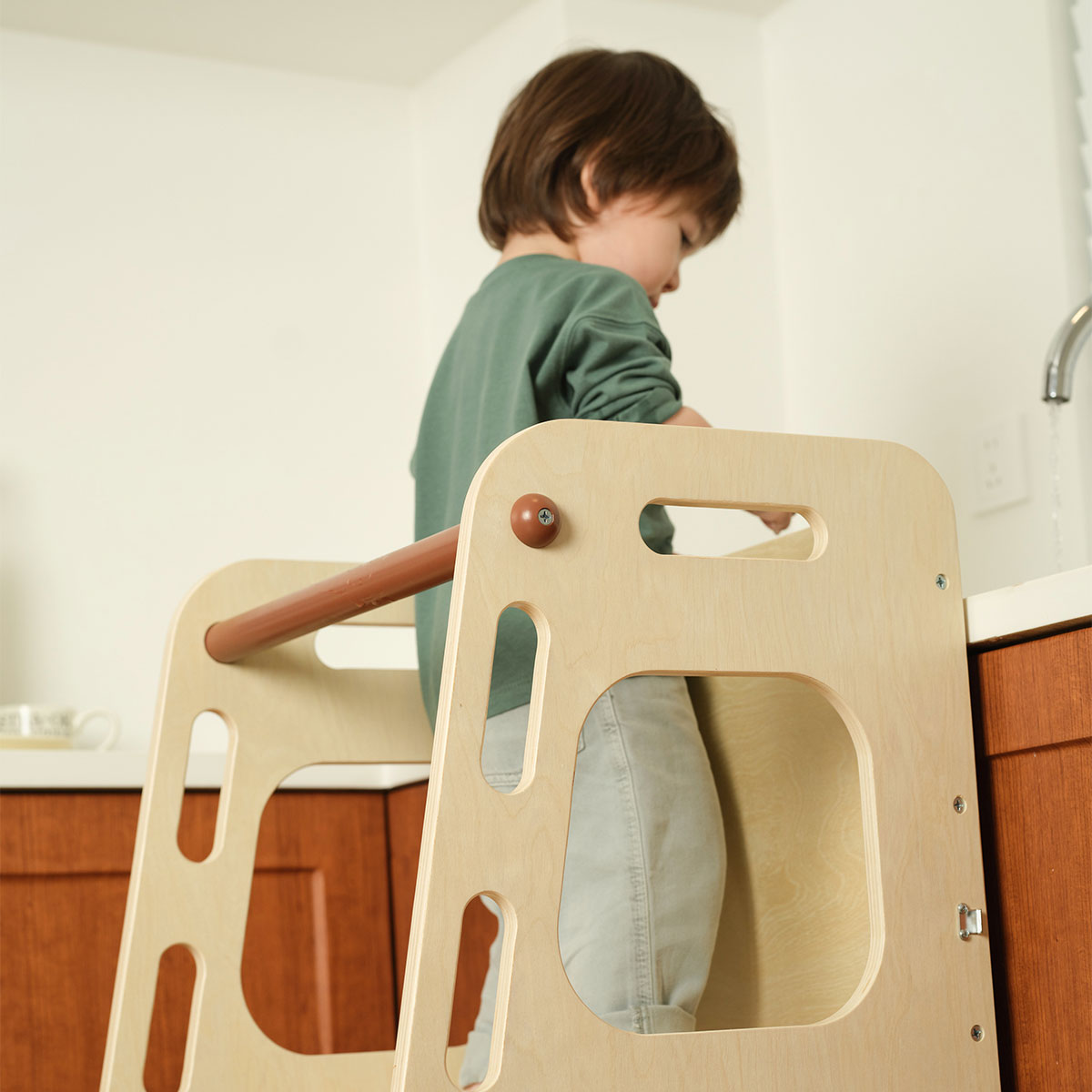 Classic World Convertible Helper Tower-table