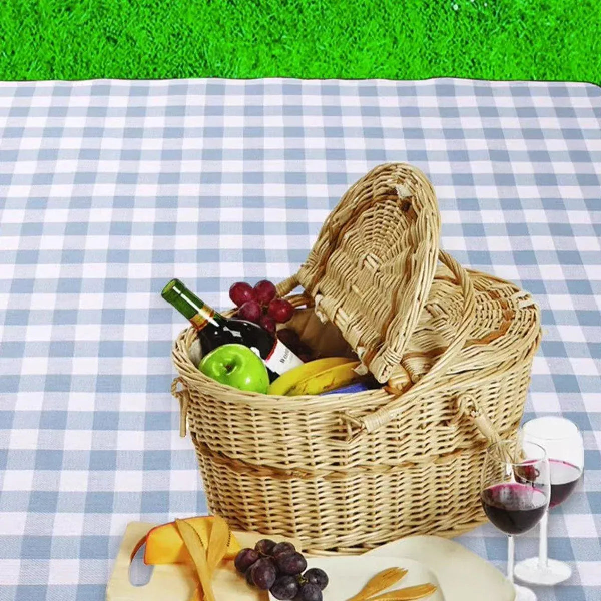 1-Piece Blue and White Check Picnic Blanket with Carry Straps, 200 x 200 cm