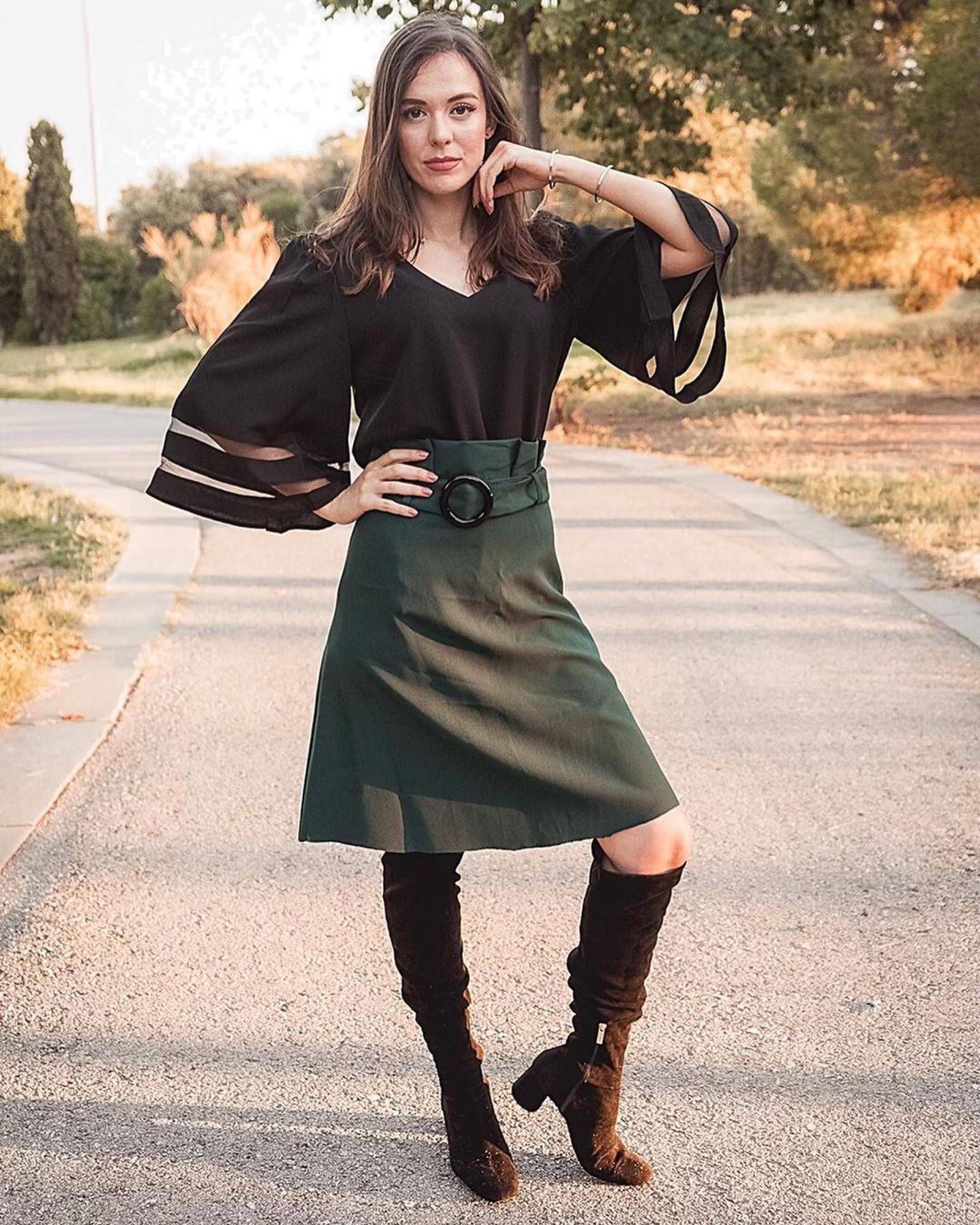 Black Flare Sleeve V Neck Loose Blouse - L