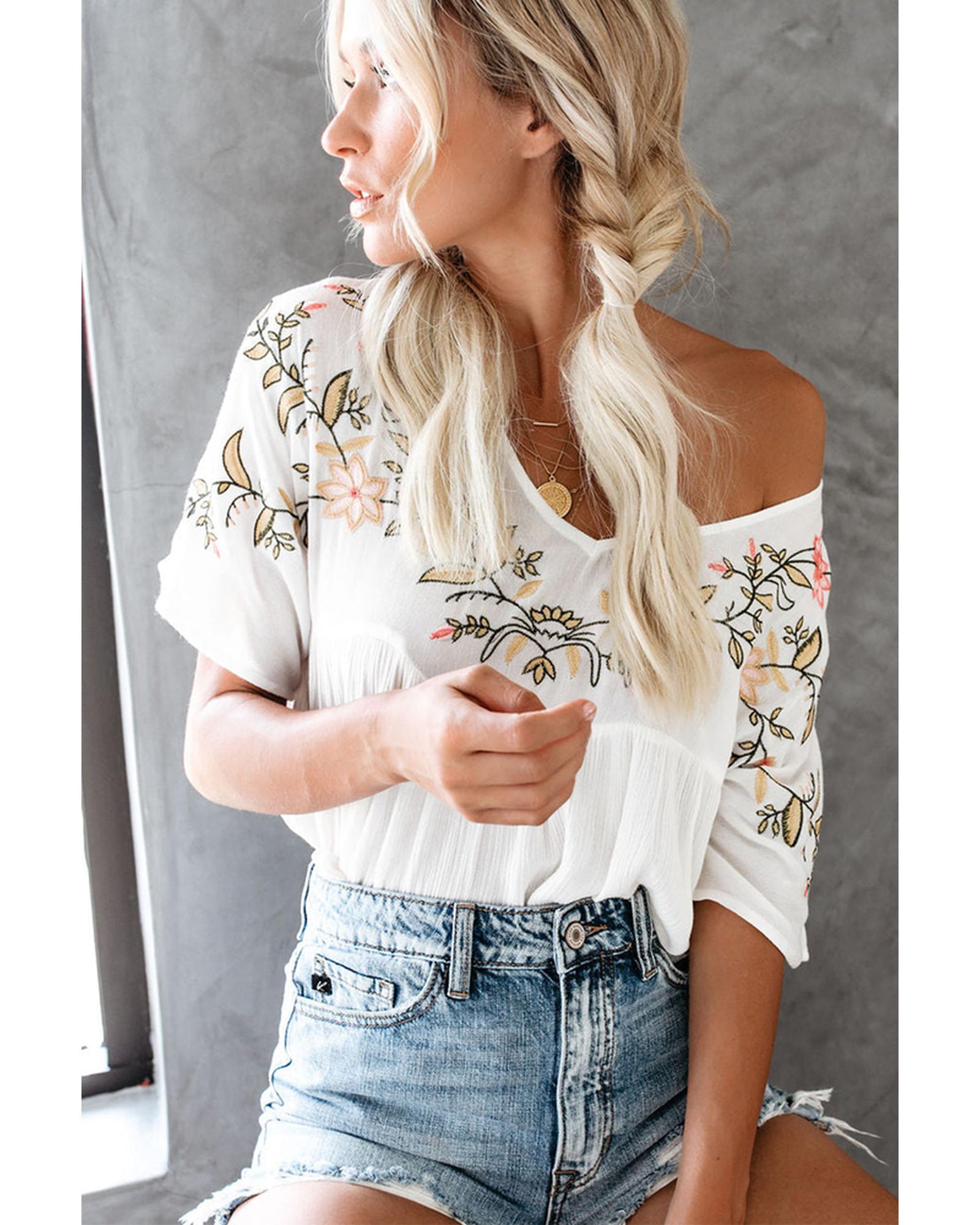 Azura Exchange Embroidered V Neck Crinkle Babydoll Blouse - M