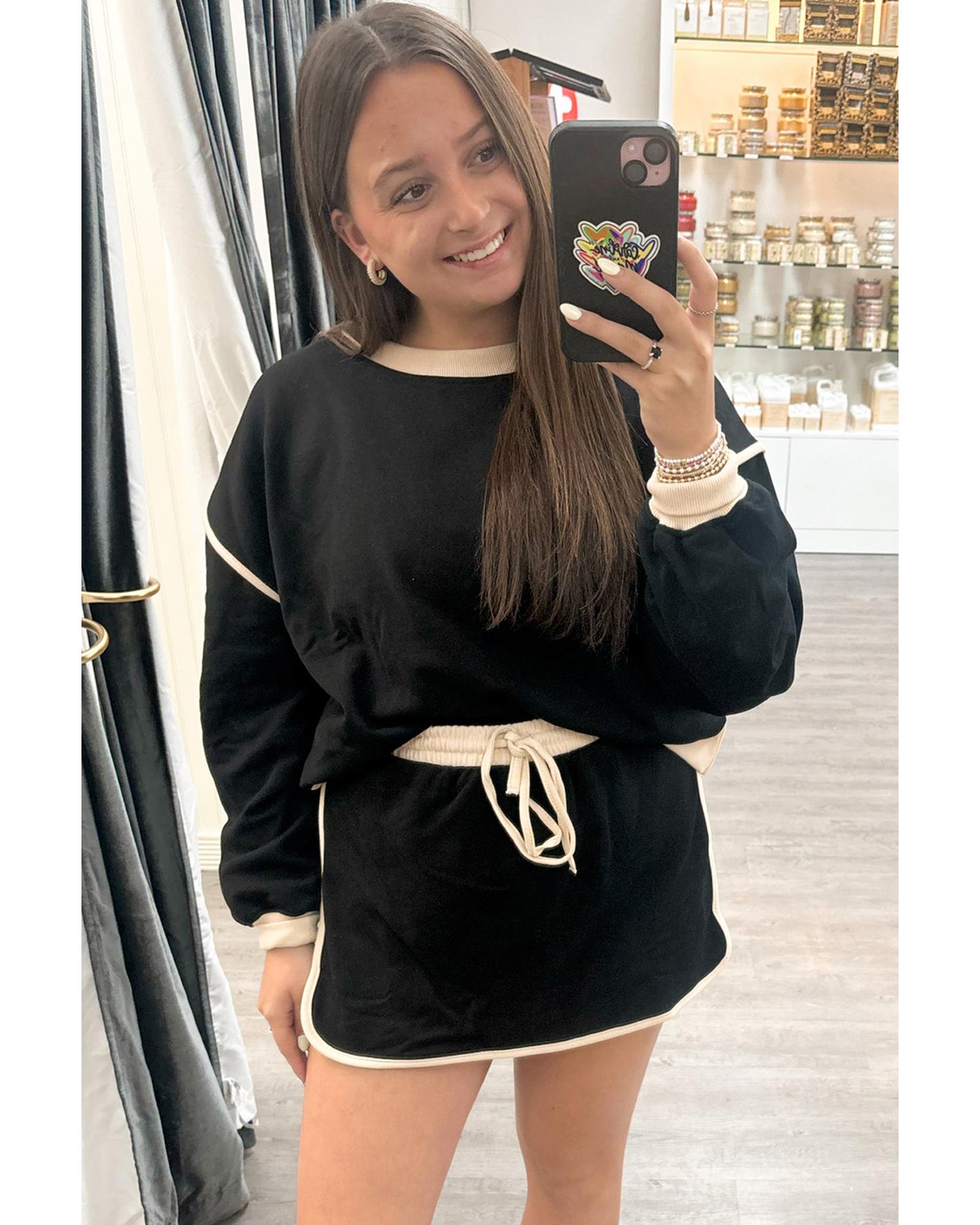 Black Color Contrast Loose Pullover and Lace-up Waist Skort Set - XL