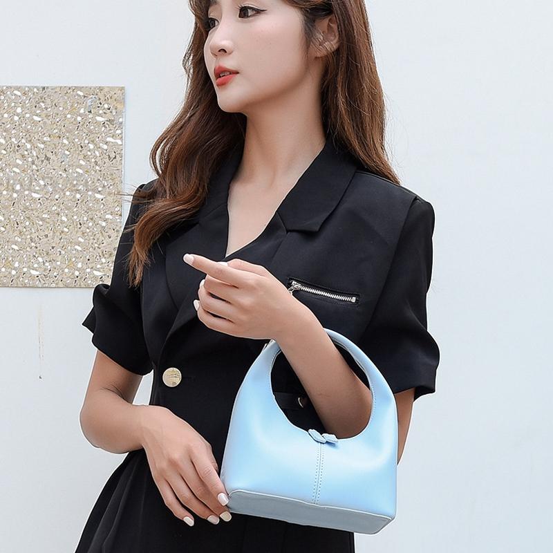 Chic Leather Women Handbag Sleek Design - Black