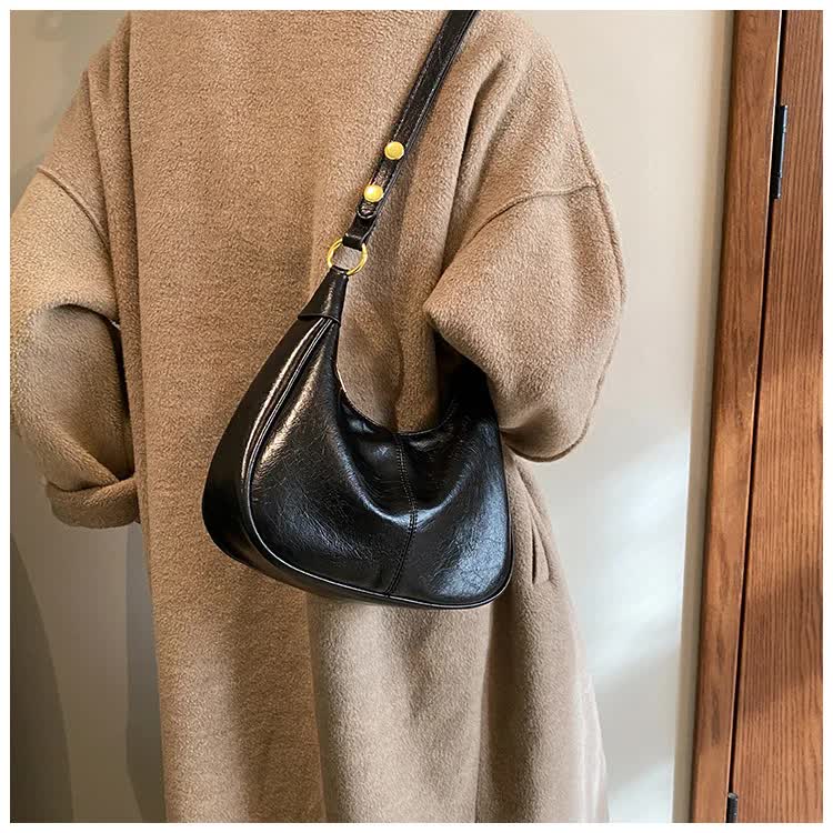 Black Vintage PU Leather Shoulder Bag - Women's Simple and Stylish Tote Bag for Commuting and Casual Use