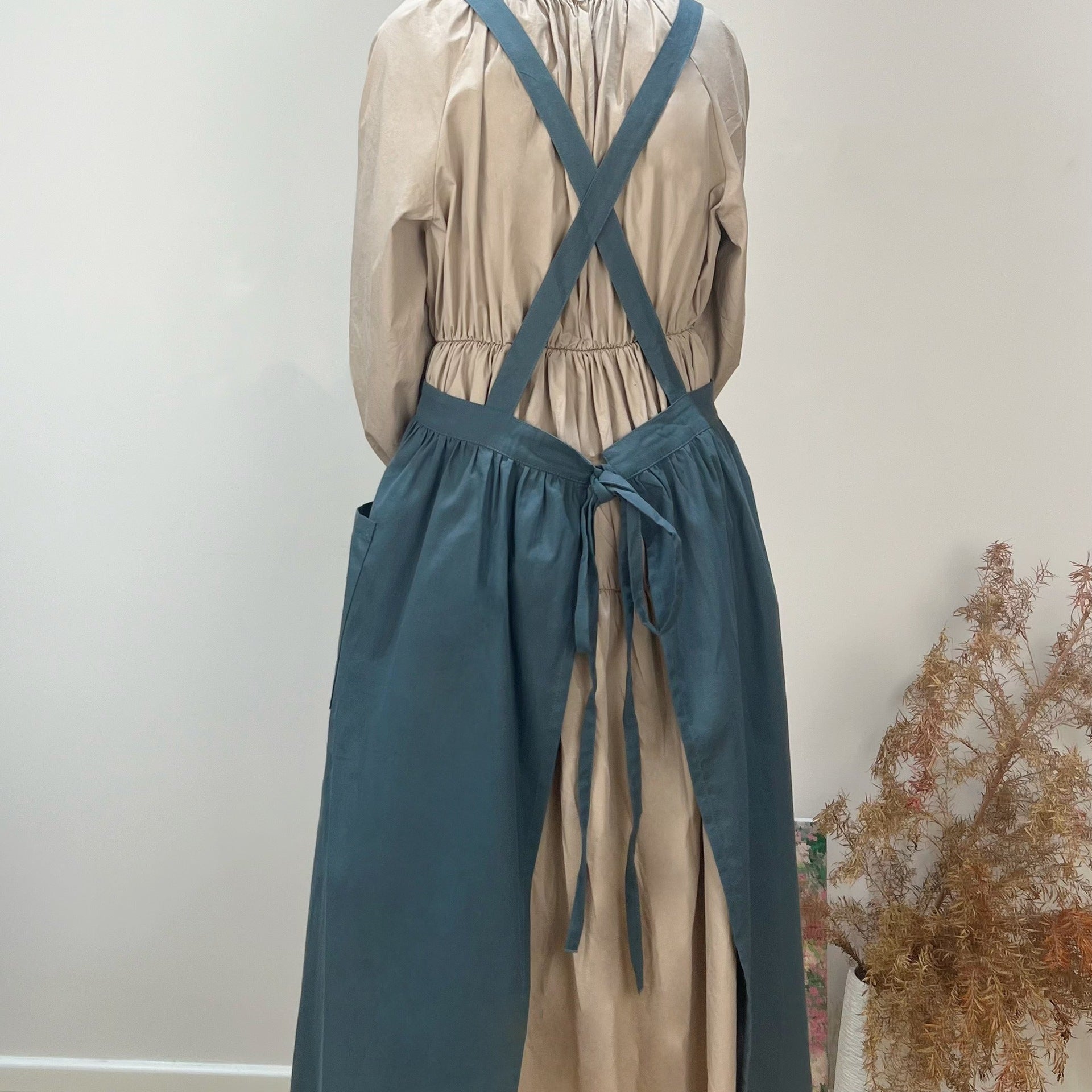 Beige Cotton Waterproof Artisan Apron - 100x85cm, Stylish Cross-Back Design, Ideal for Kitchen & Floral Work