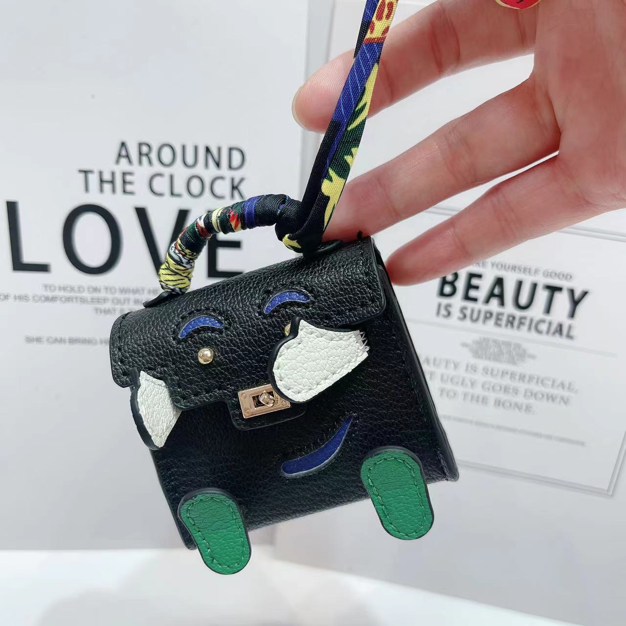 Black Mini Bag Earphone Case - Stylish Keychain Pouch for Headphones