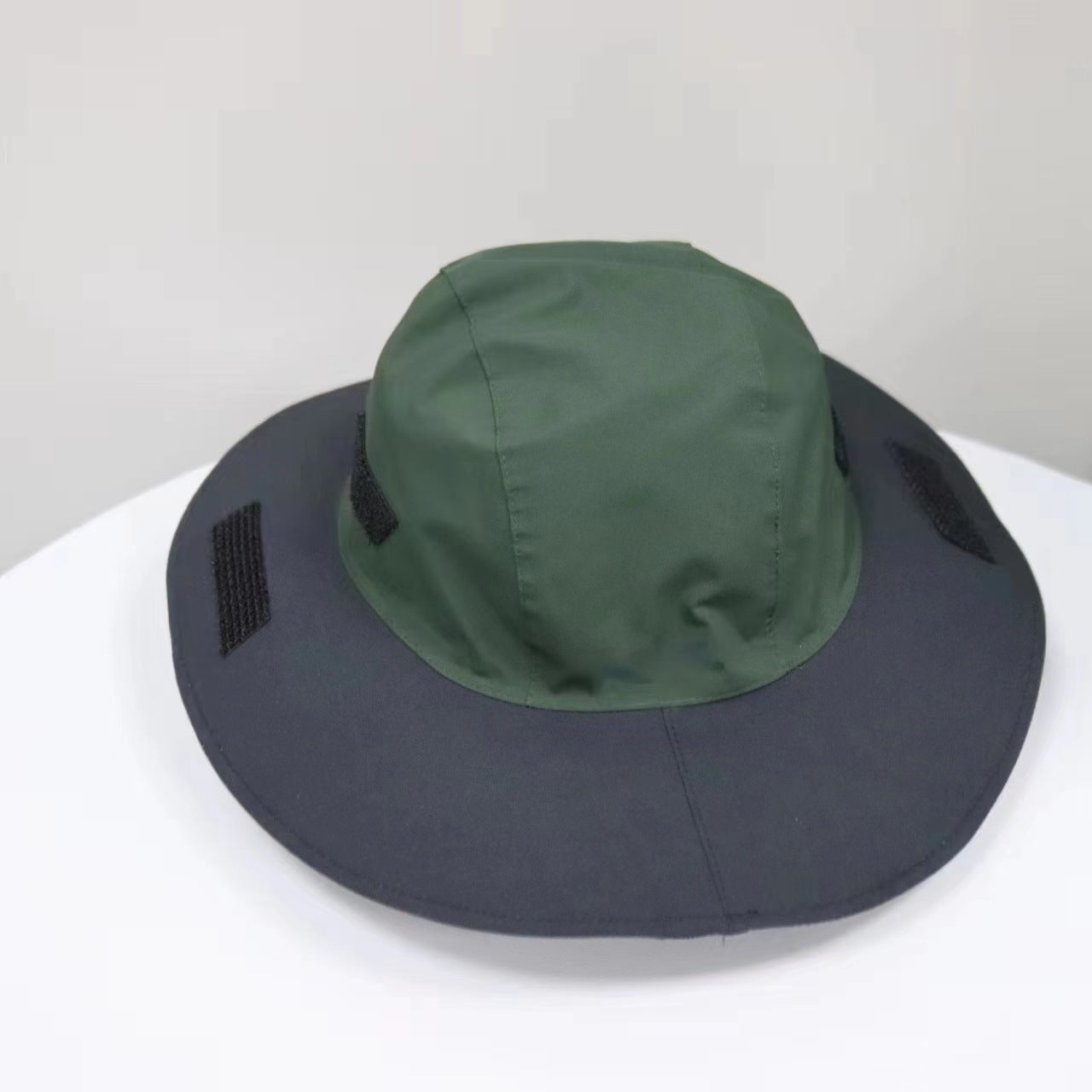 Green Autumn-Winter Waterproof Sun Hat with Fleece Lining and Wide Brim