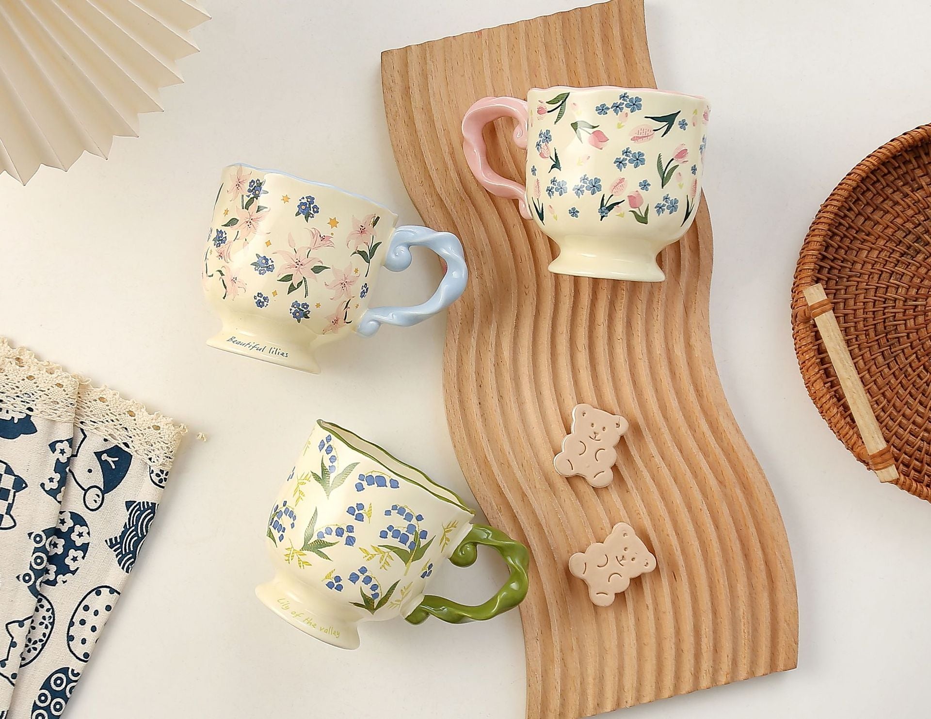 Elegant Ceramic Mug with Sculpted Handle,400ml Vintage Inspired Pedestal Design(Rose pink)