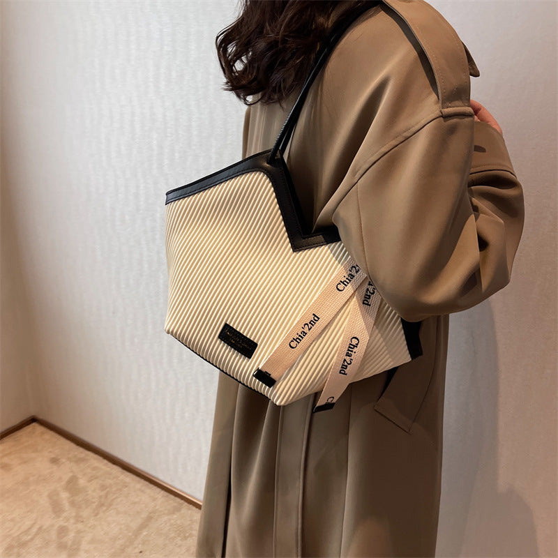 Chic Textured PU Leather Tote Bag with V-Cut Design & Decorative Ribbon Strap Accent(black)