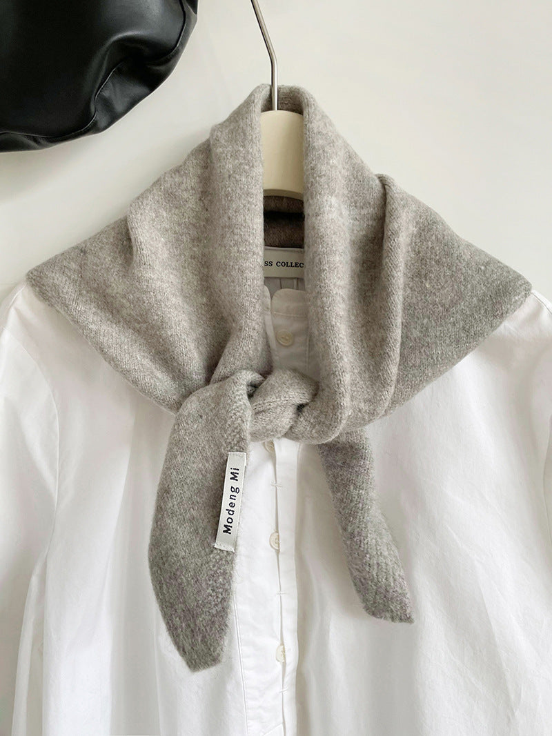 Grey Chic Wool Blend Knit Triangle Scarf - Versatile & Warm Fashion Accessory - 105 x 35cm